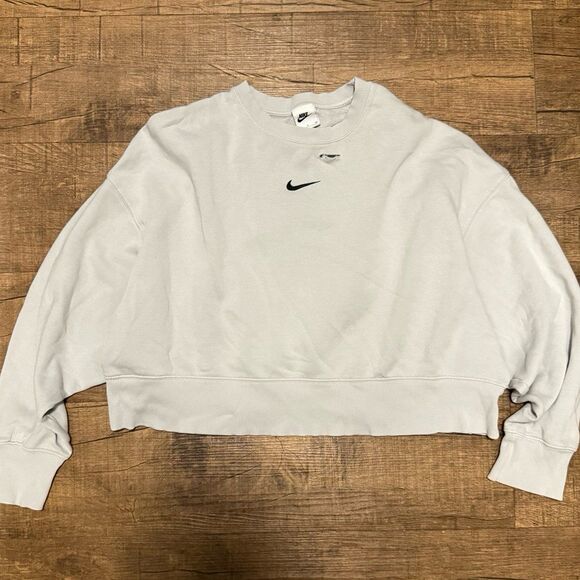 Nike phoenix fleece embroidered crewneck. - Picture 2 of 7